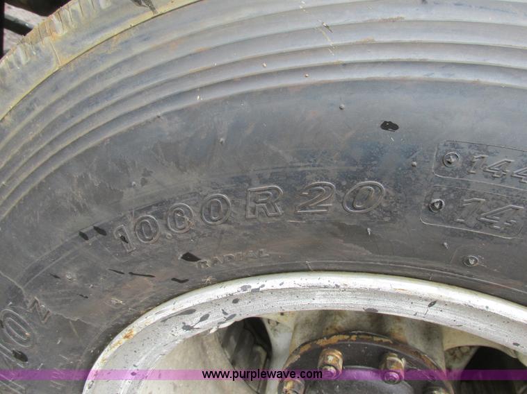 image for item K5170 1985 Ford C800 tank truck