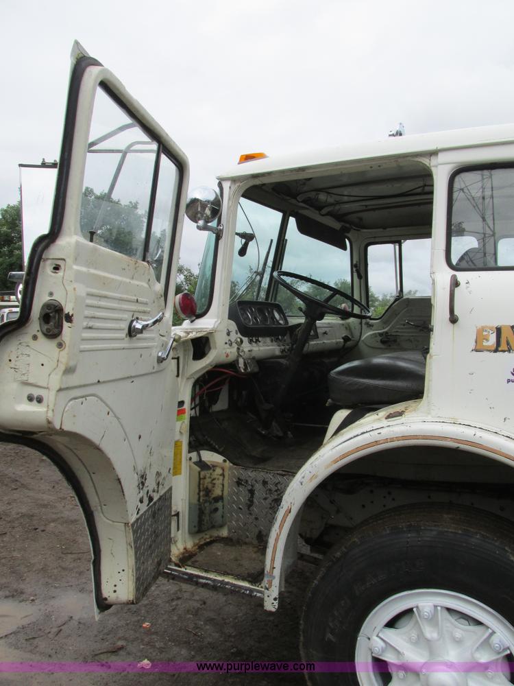 image for item K5170 1985 Ford C800 tank truck