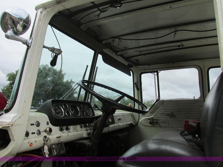 image for item K5170 1985 Ford C800 tank truck