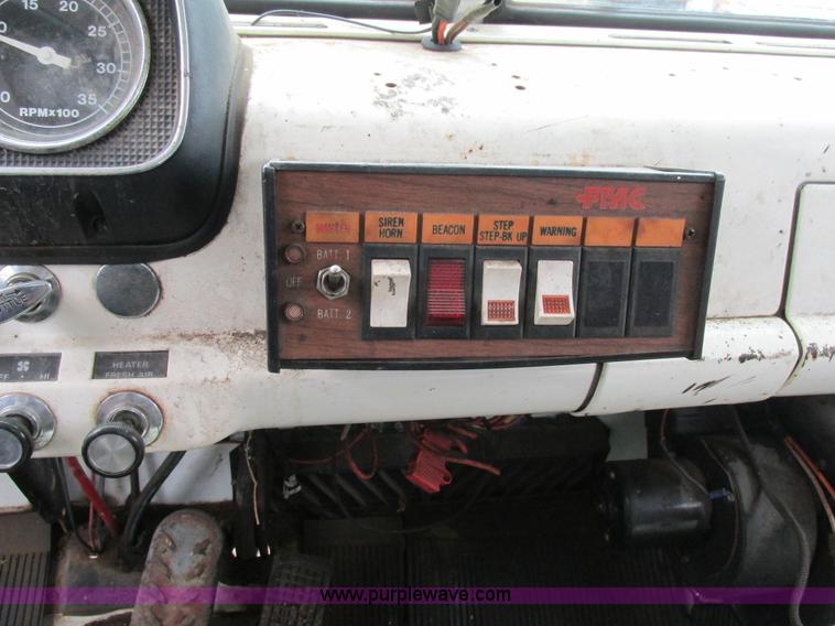 image for item K5170 1985 Ford C800 tank truck