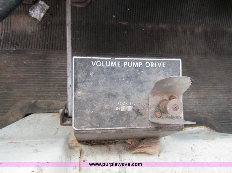 image for item K5170 1985 Ford C800 tank truck