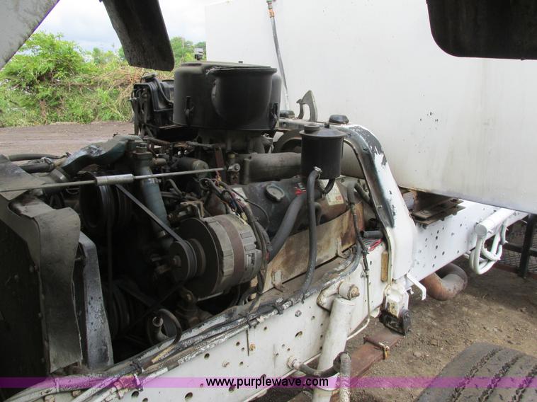 image for item K5170 1985 Ford C800 tank truck