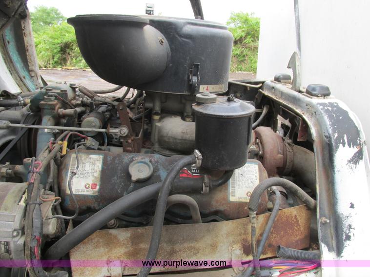 image for item K5170 1985 Ford C800 tank truck