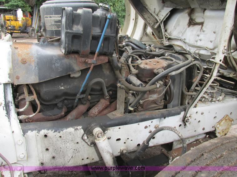 image for item K5170 1985 Ford C800 tank truck