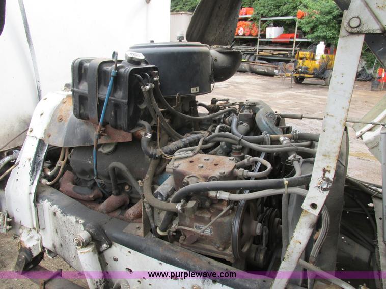 image for item K5170 1985 Ford C800 tank truck