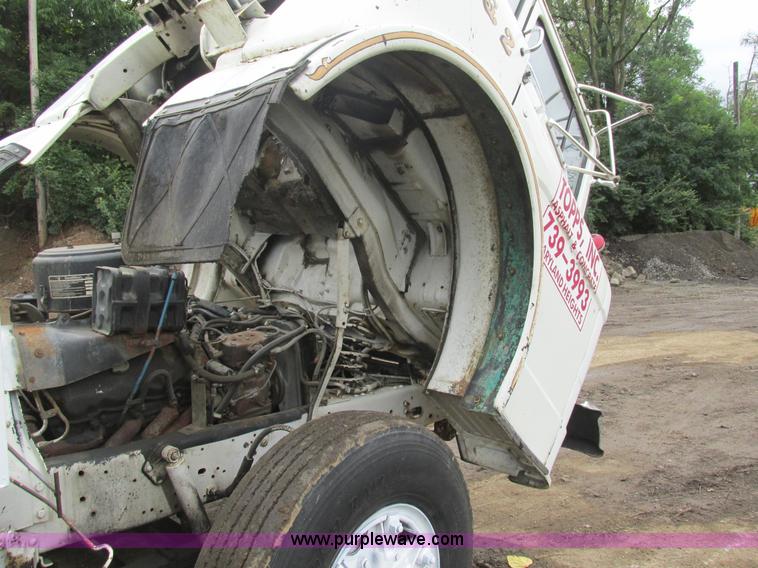 image for item K5170 1985 Ford C800 tank truck