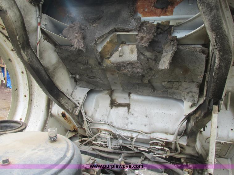 image for item K5170 1985 Ford C800 tank truck