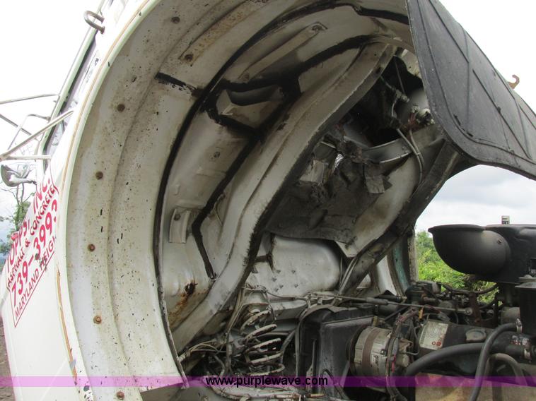 image for item K5170 1985 Ford C800 tank truck