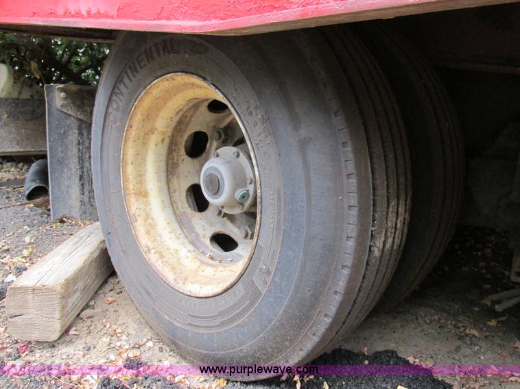 image for item K5172 2000 Landoll 425-41 tilt deck trailer