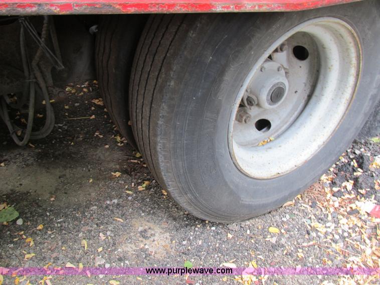 image for item K5172 2000 Landoll 425-41 tilt deck trailer