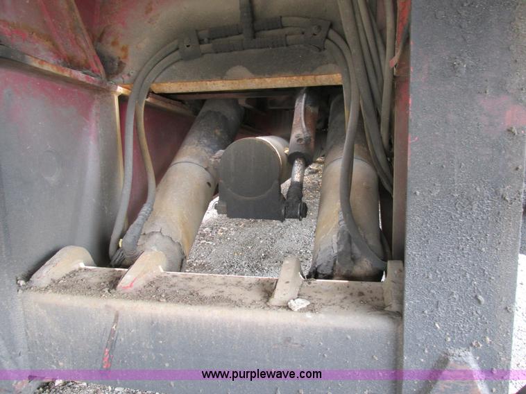 image for item K5172 2000 Landoll 425-41 tilt deck trailer