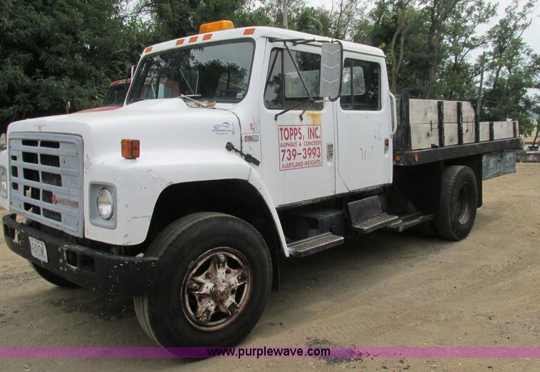 image for item K5174 1989 International 1754 Crew Cab flatbed truck