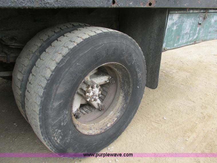 image for item K5174 1989 International 1754 Crew Cab flatbed truck