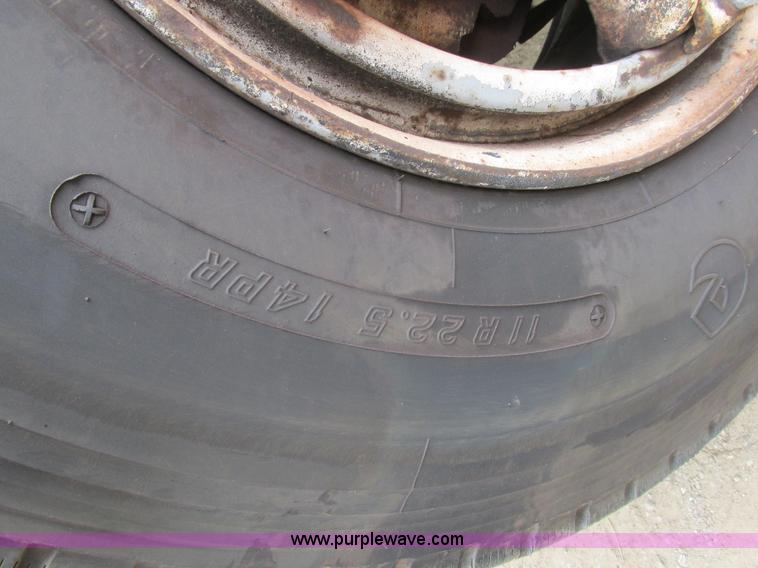 image for item K5174 1989 International 1754 Crew Cab flatbed truck