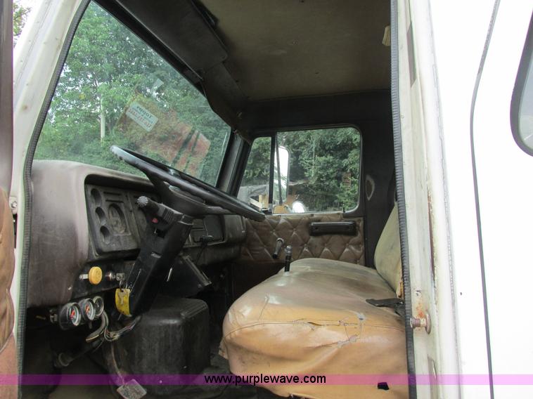 image for item K5174 1989 International 1754 Crew Cab flatbed truck