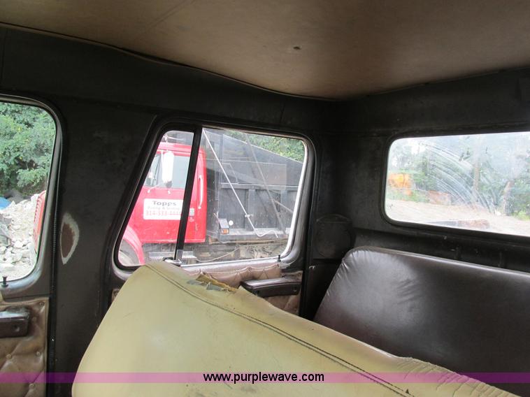 image for item K5174 1989 International 1754 Crew Cab flatbed truck