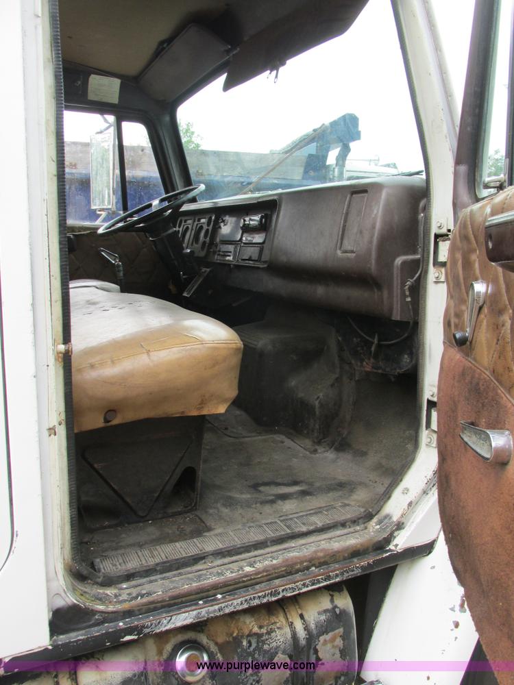 image for item K5174 1989 International 1754 Crew Cab flatbed truck