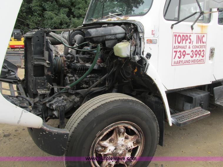 image for item K5174 1989 International 1754 Crew Cab flatbed truck