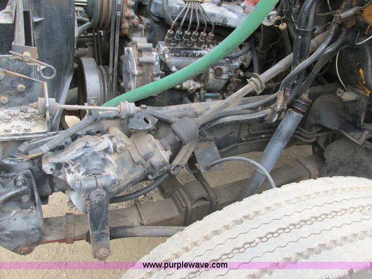 image for item K5174 1989 International 1754 Crew Cab flatbed truck