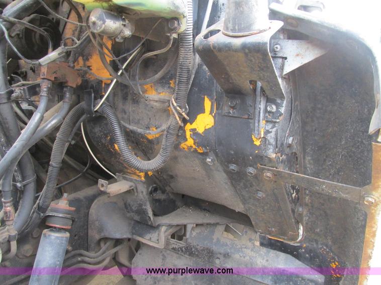 image for item K5174 1989 International 1754 Crew Cab flatbed truck