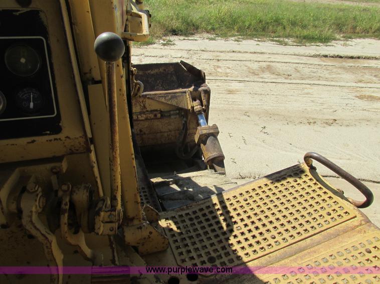 image for item K5178 1988 Caterpillar D6H dozer