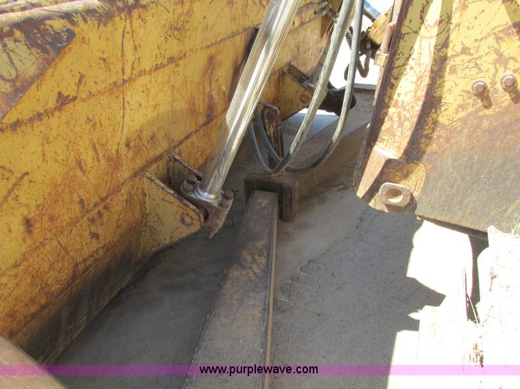 image for item K5178 1988 Caterpillar D6H dozer