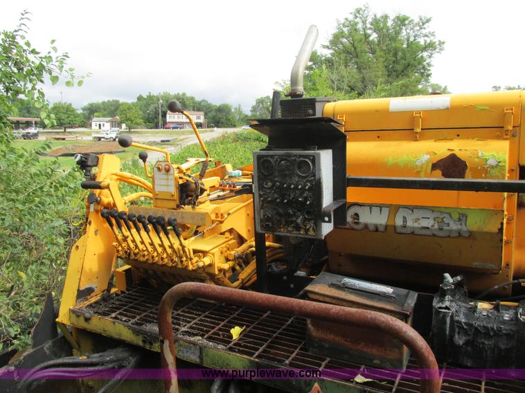 image for item K5181 Lee Boy L8500T low deck paver