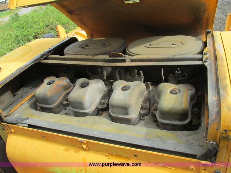 image for item K5181 Lee Boy L8500T low deck paver