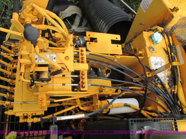 image for item K5181 Lee Boy L8500T low deck paver