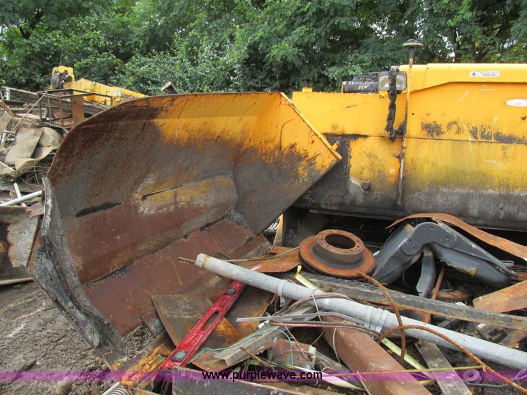 image for item K5181 Lee Boy L8500T low deck paver