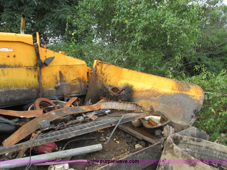 image for item K5181 Lee Boy L8500T low deck paver