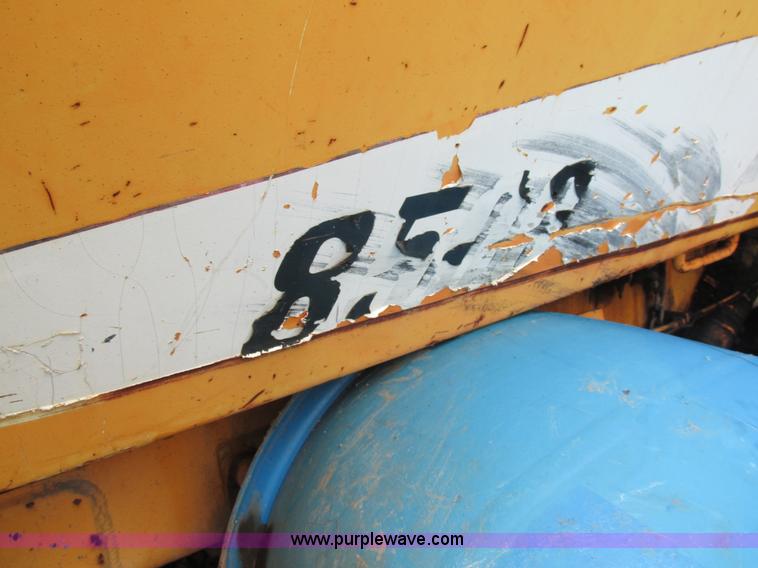 image for item K5181 Lee Boy L8500T low deck paver