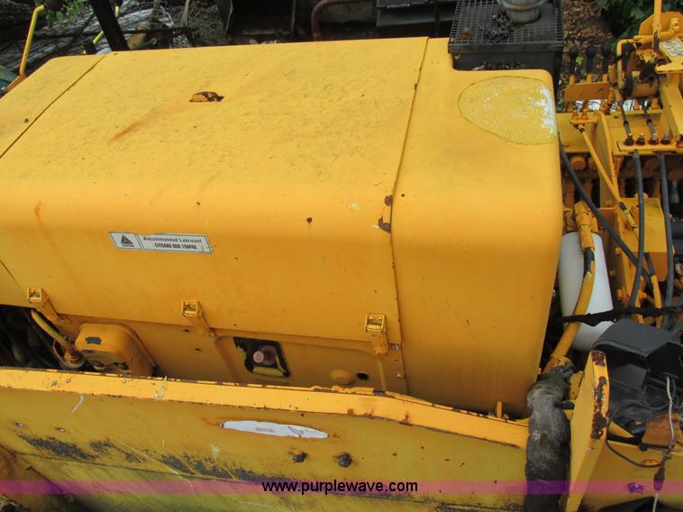 image for item K5181 Lee Boy L8500T low deck paver