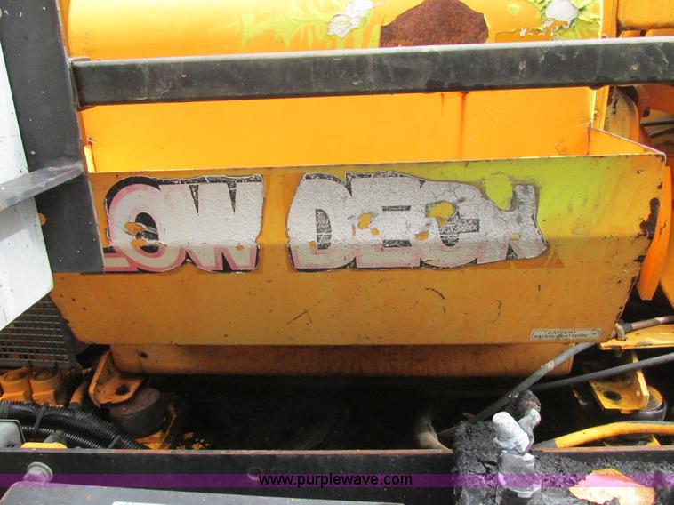 image for item K5181 Lee Boy L8500T low deck paver