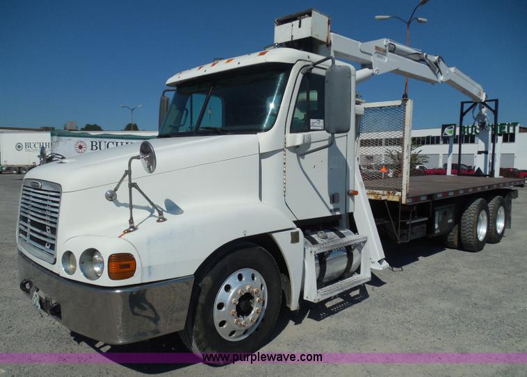 image for item K7529 2001 Freightliner CST120 crane truck