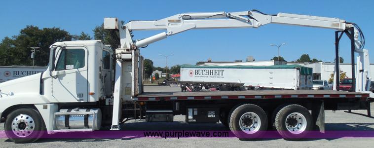 image for item K7529 2001 Freightliner CST120 crane truck