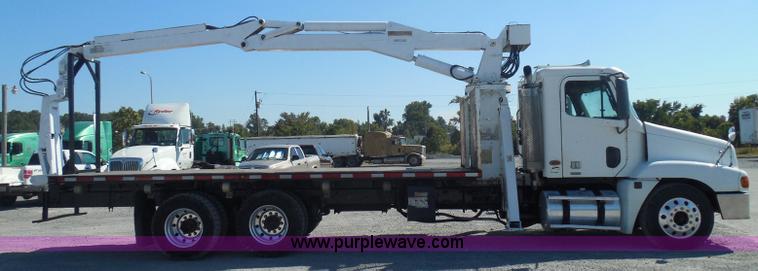 image for item K7529 2001 Freightliner CST120 crane truck