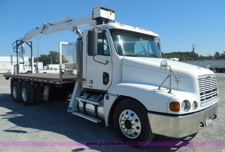 image for item K7529 2001 Freightliner CST120 crane truck