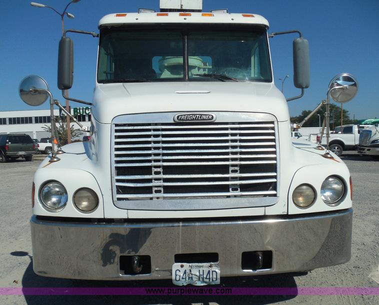 image for item K7529 2001 Freightliner CST120 crane truck