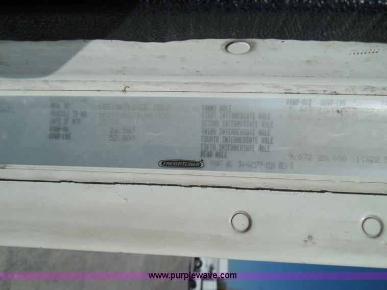 image for item K7529 2001 Freightliner CST120 crane truck