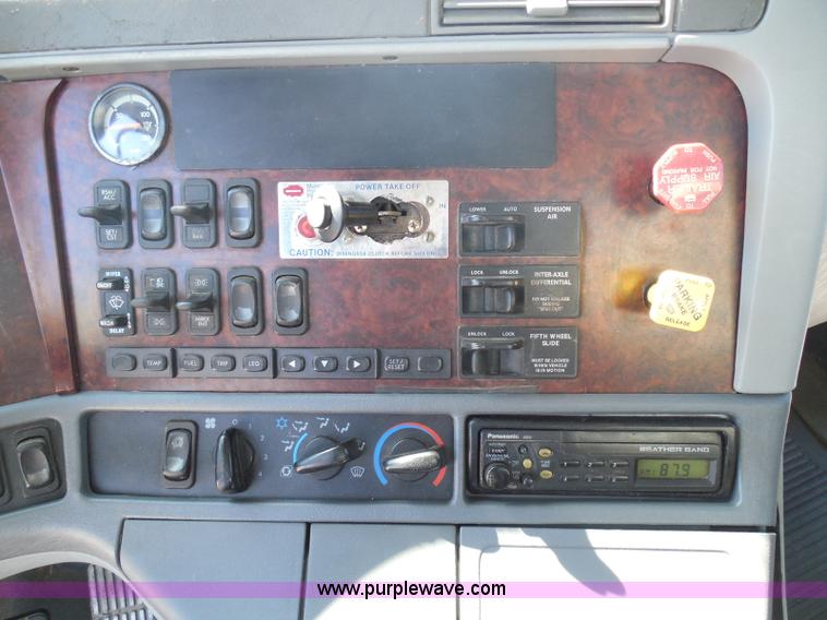 image for item K7529 2001 Freightliner CST120 crane truck