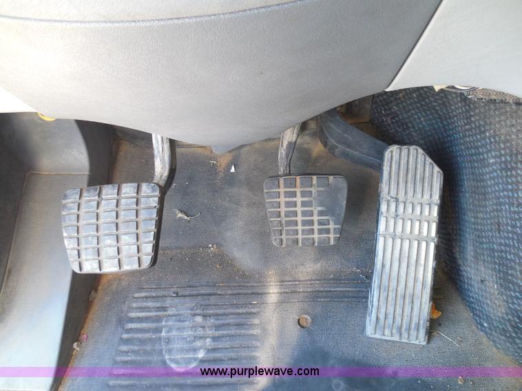 image for item K7529 2001 Freightliner CST120 crane truck