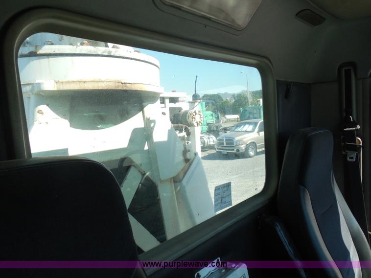 image for item K7529 2001 Freightliner CST120 crane truck