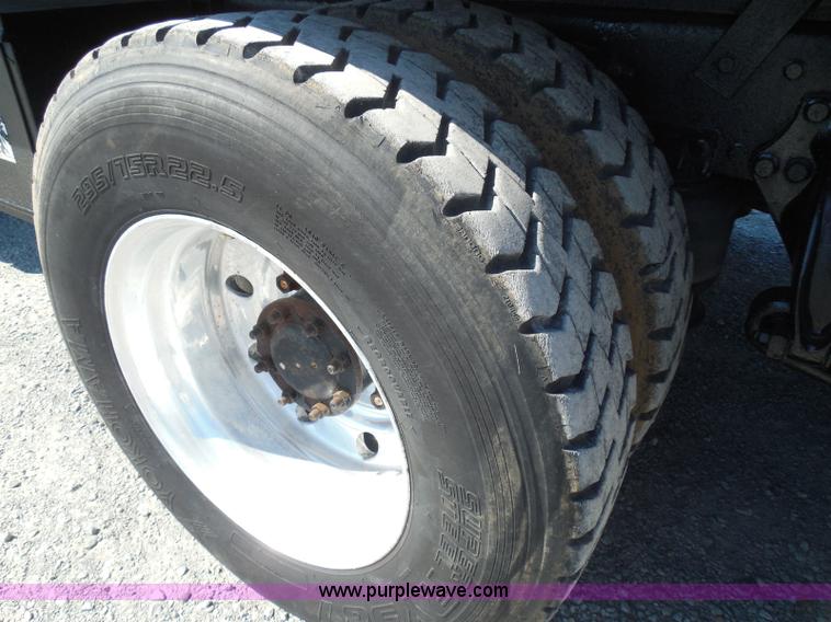 image for item K7529 2001 Freightliner CST120 crane truck