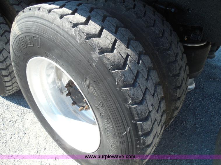 image for item K7529 2001 Freightliner CST120 crane truck