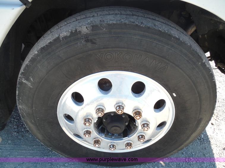 image for item K7529 2001 Freightliner CST120 crane truck