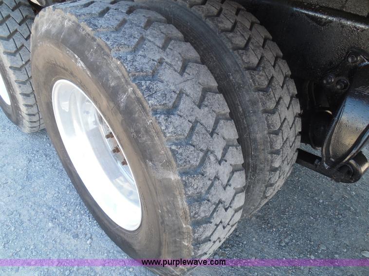 image for item K7529 2001 Freightliner CST120 crane truck