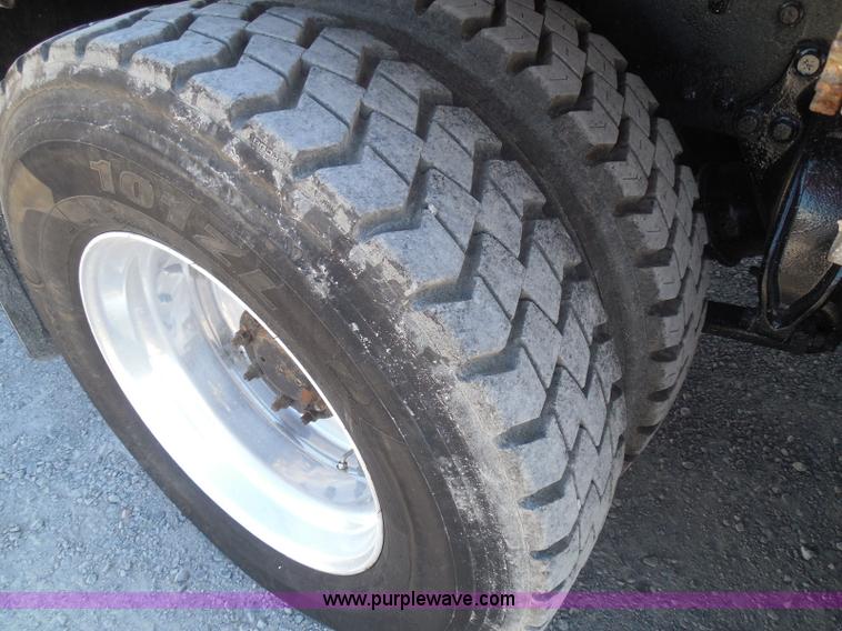 image for item K7529 2001 Freightliner CST120 crane truck