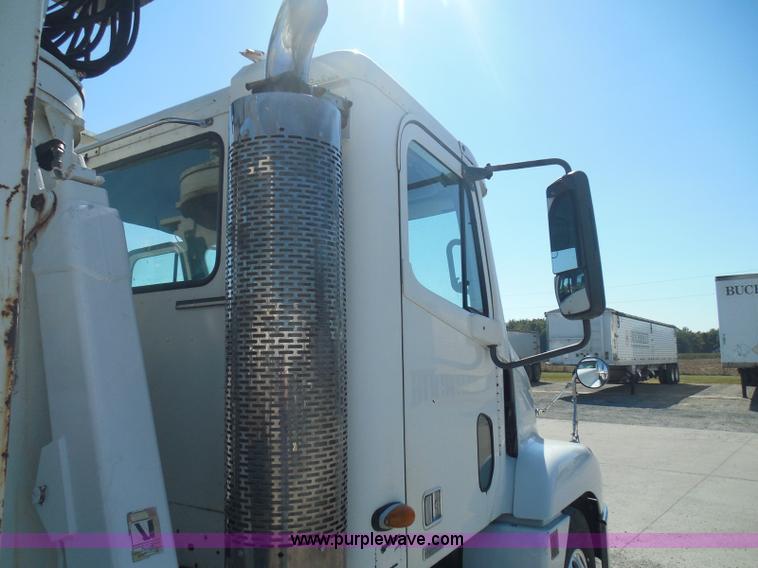 image for item K7529 2001 Freightliner CST120 crane truck