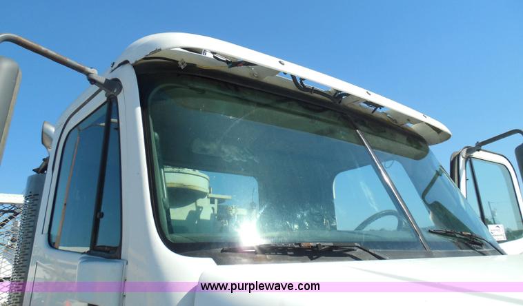 image for item K7529 2001 Freightliner CST120 crane truck